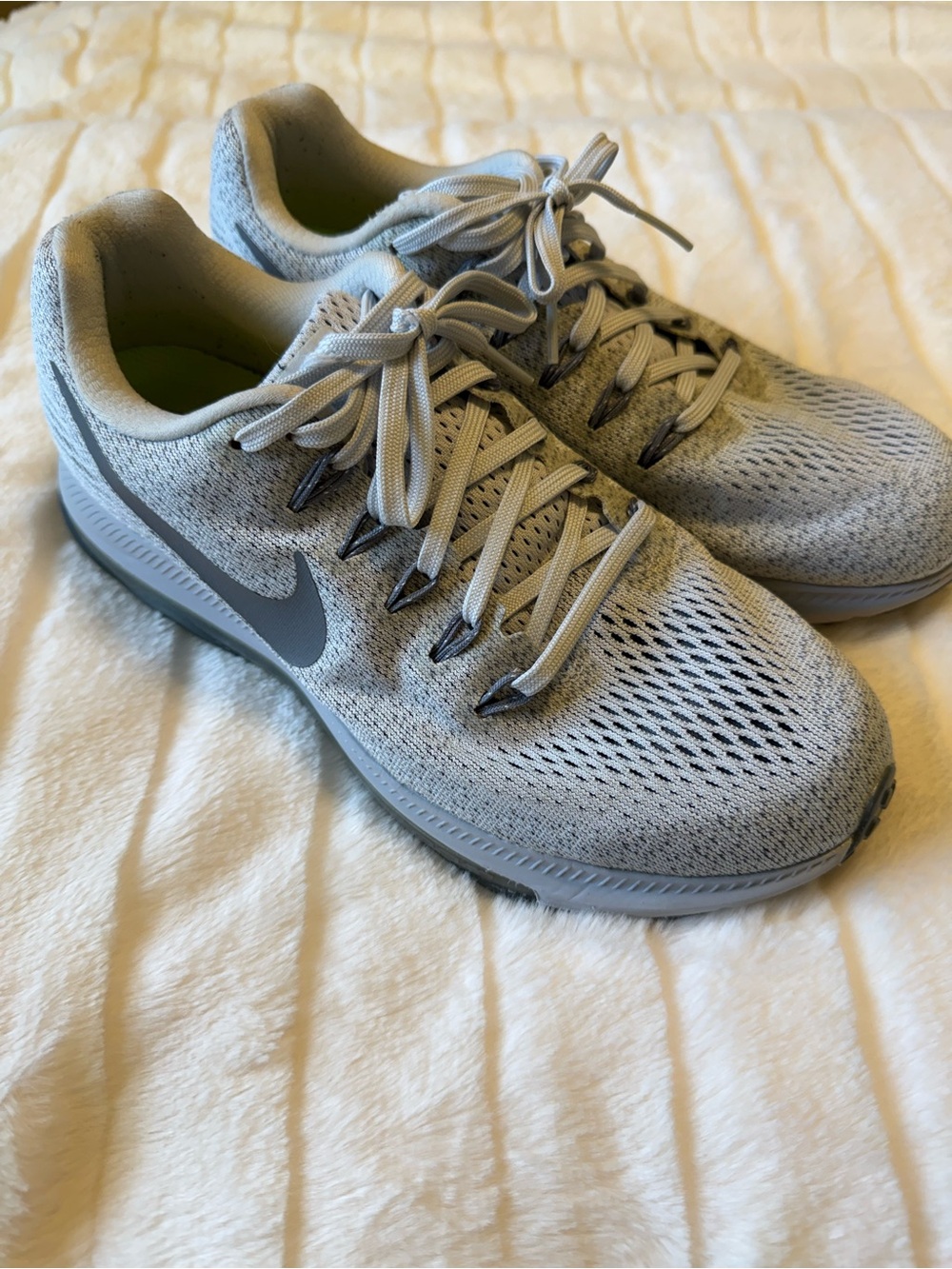 Nike Light Gray Knit Running Sneakers with Dark Gray Swoosh